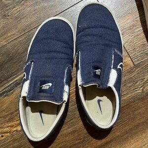 Women Nike slip ons. Used.